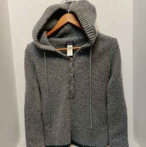 Patagonia ~ Merino Wool ~ size XS ~ Hooded Sweater